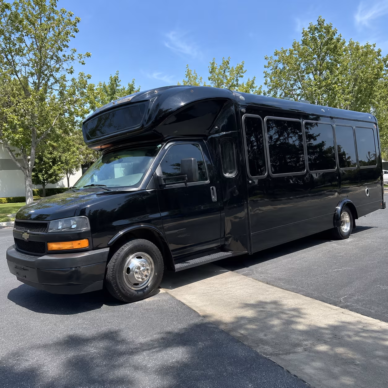 wichita 15 passenger party bus