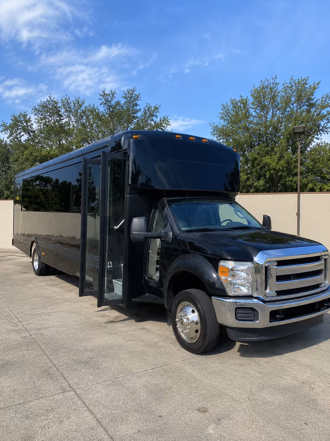 wichita 20 passenger party bus